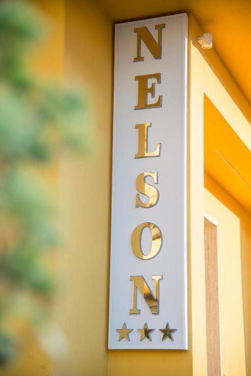 Certifikát, hodnocení, plakát nebo jiný dokument vystavený v ubytování Nelson Hotel