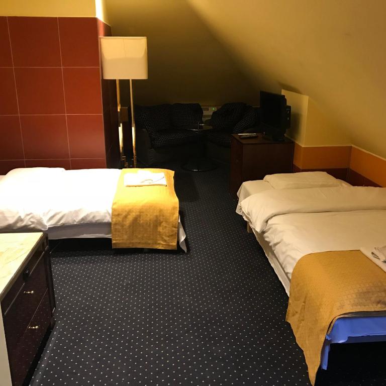 Postel nebo postele na pokoji v ubytování Hotel Podzamcze