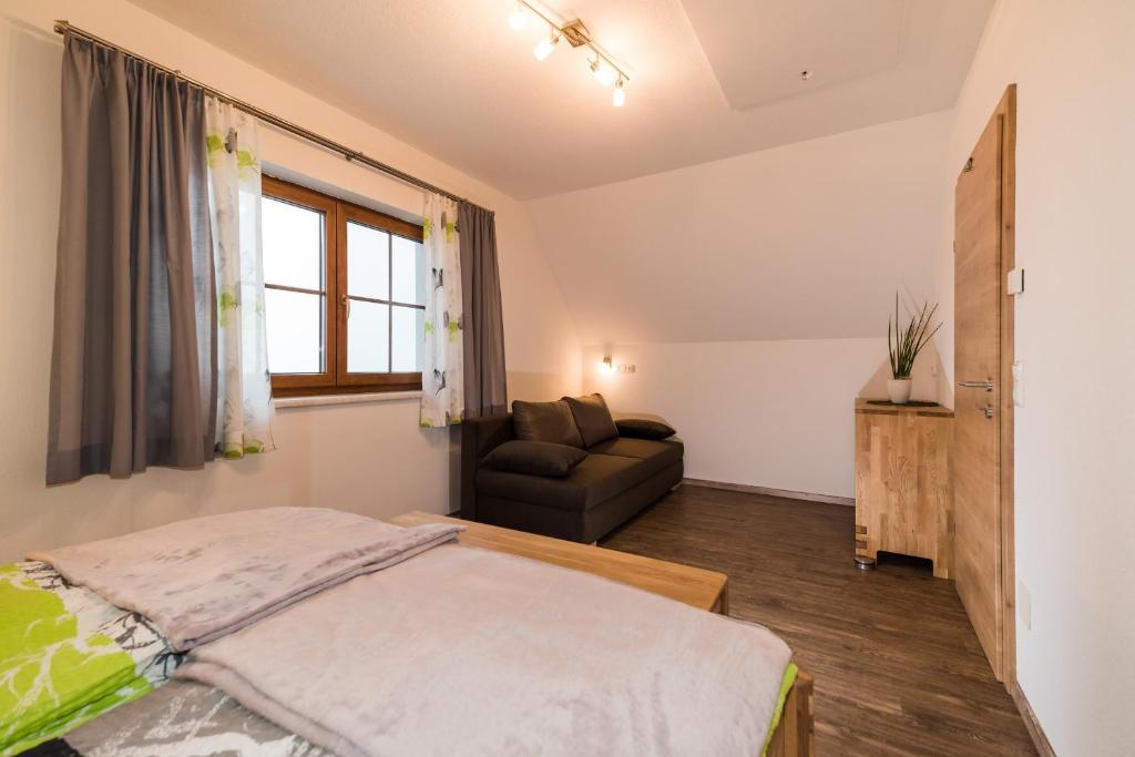 Postel nebo postele na pokoji v ubytování Biobauernhof Obereck