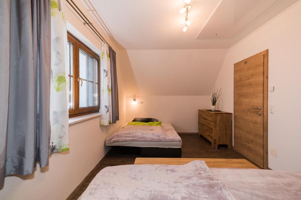 Postel nebo postele na pokoji v ubytování Biobauernhof Obereck