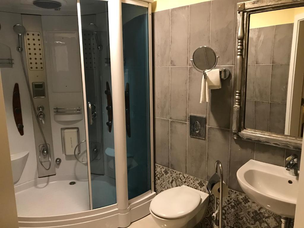 Koupelna v ubytování Hotel Podzamcze