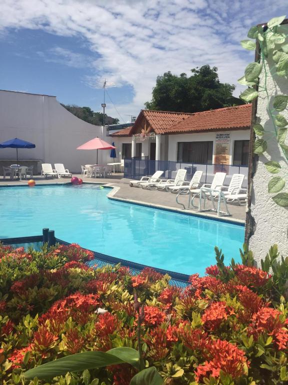 Bazén v ubytování Hotel Villa Ricaurte nebo v jeho okolí