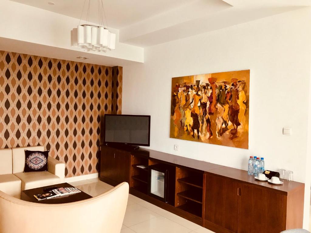 TV a/nebo společenská místnost v ubytování Pefaco Hotel Maya Maya