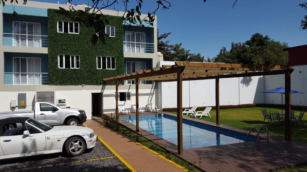 Bazén v ubytování Relax Inn Suites nebo v jeho okolí