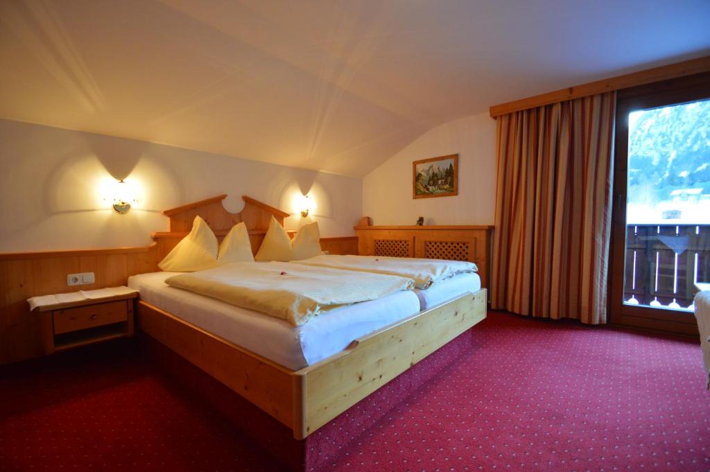 Postel nebo postele na pokoji v ubytování Apartments & Zimmer Urschnerhof