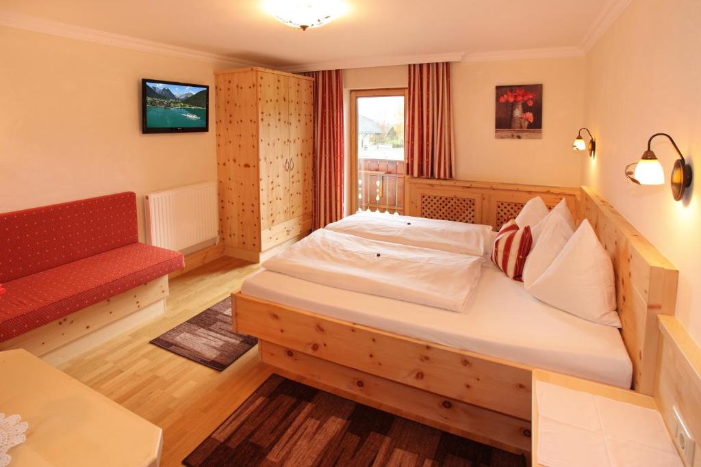 Postel nebo postele na pokoji v ubytování Apartments & Zimmer Urschnerhof