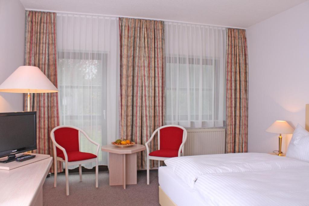 Postel nebo postele na pokoji v ubytování Lindenhotel Stralsund