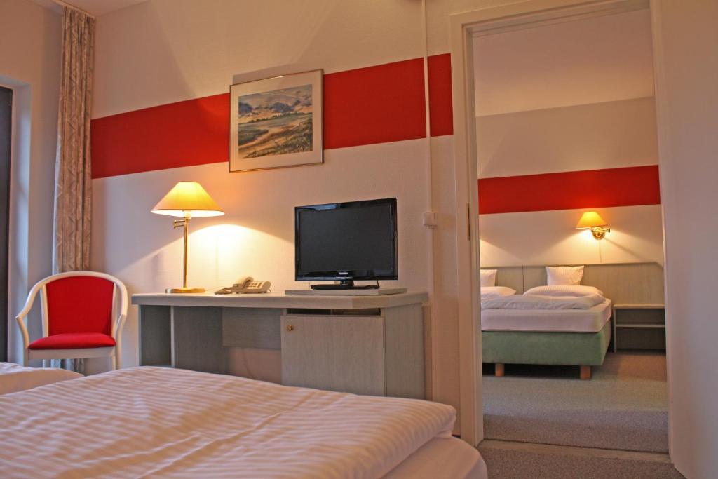 Postel nebo postele na pokoji v ubytování Lindenhotel Stralsund