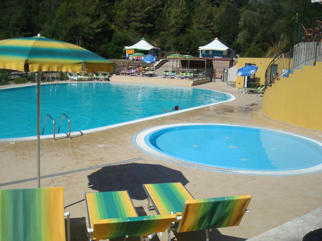 Bazén v ubytování Camping Village Canapai nebo v jeho okolí