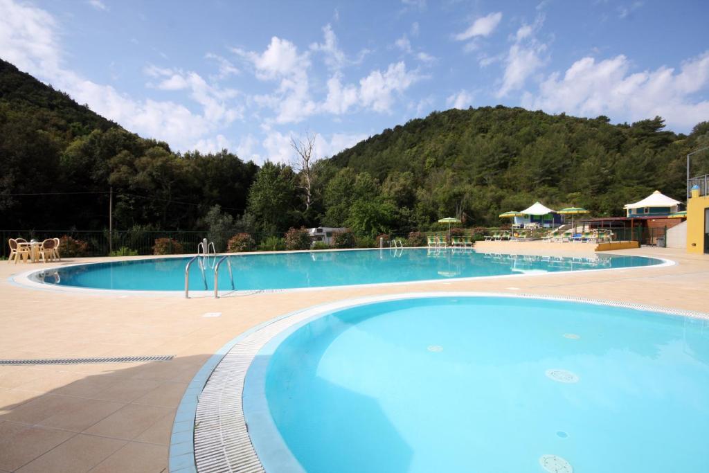 Bazén v ubytování Camping Village Canapai nebo v jeho okolí