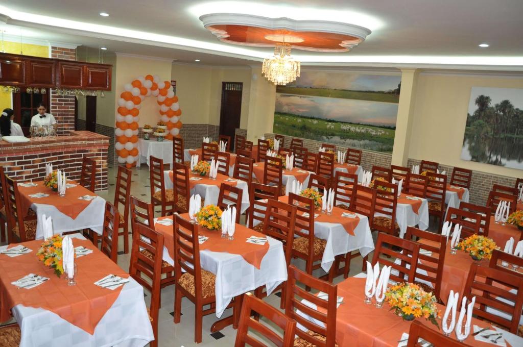 Restaurace v ubytování Hotel el Caimito