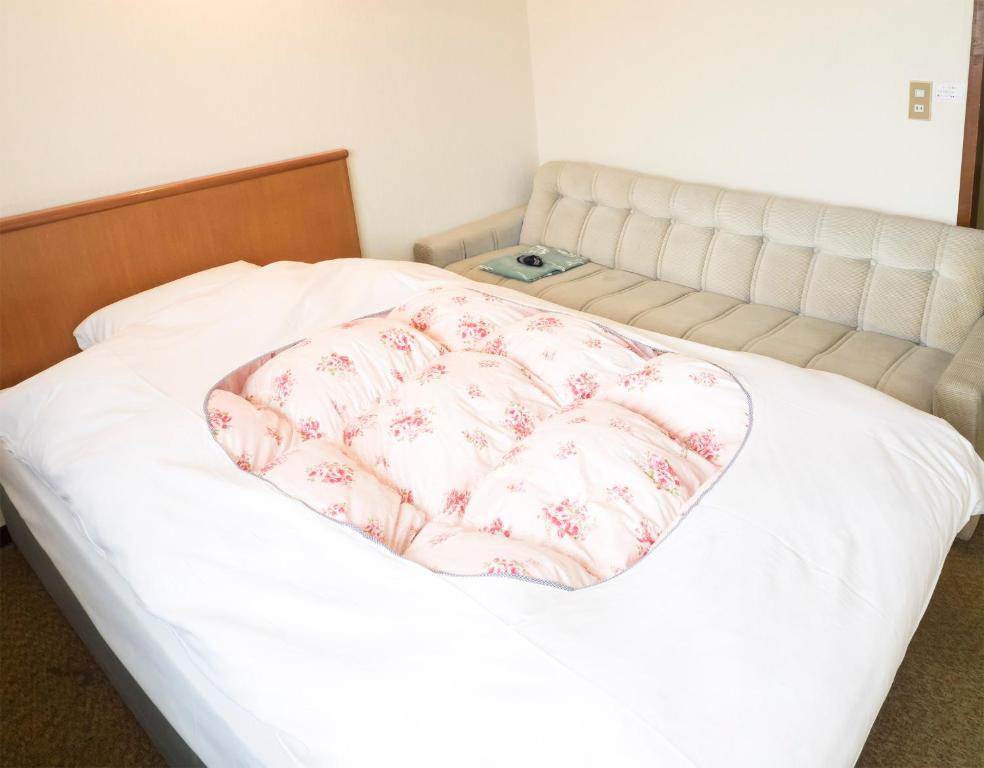 Postel nebo postele na pokoji v ubytování Hikone Station Hotel