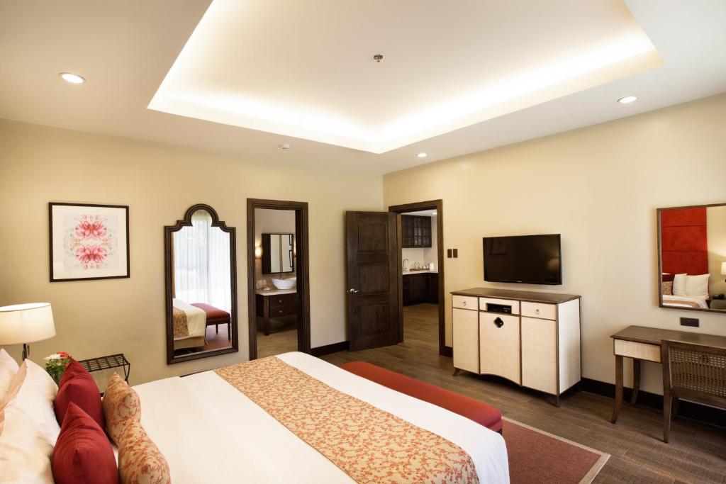 TV a/nebo společenská místnost v ubytování Montebello Villa Hotel