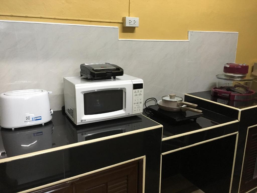 Kuchyň nebo kuchyňský kout v ubytování DKaYa Hostel