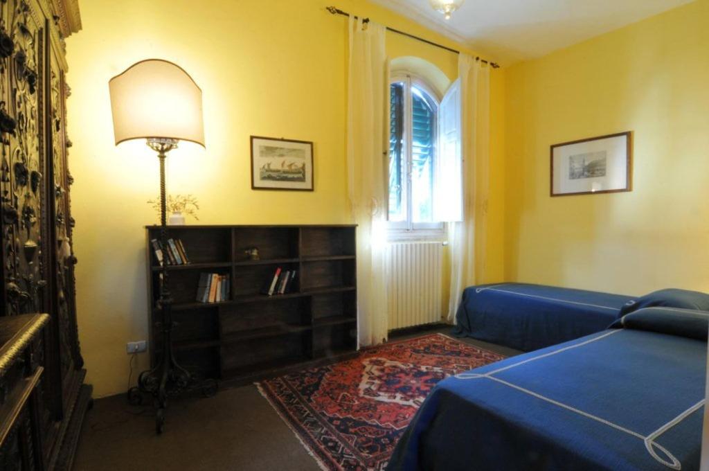 Posteľ alebo postele v izbe v ubytovaní Villa in Private Estate,shared Pool,parking,3km to Ponte Vecchio