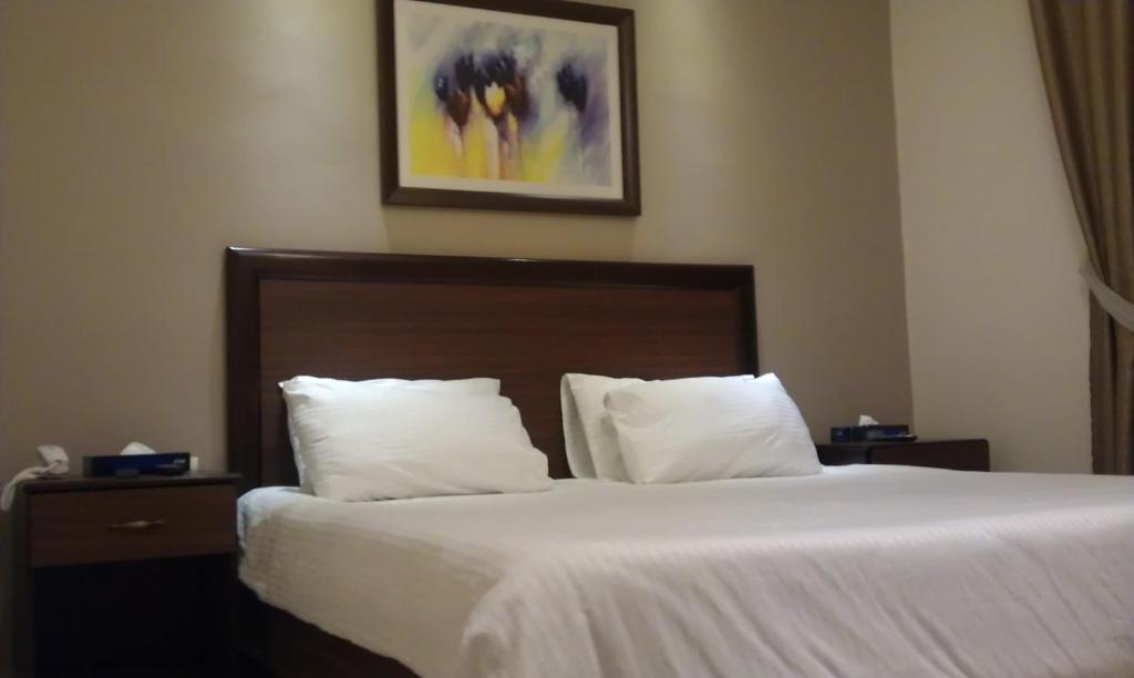Postel nebo postele na pokoji v ubytování Salome Hotel