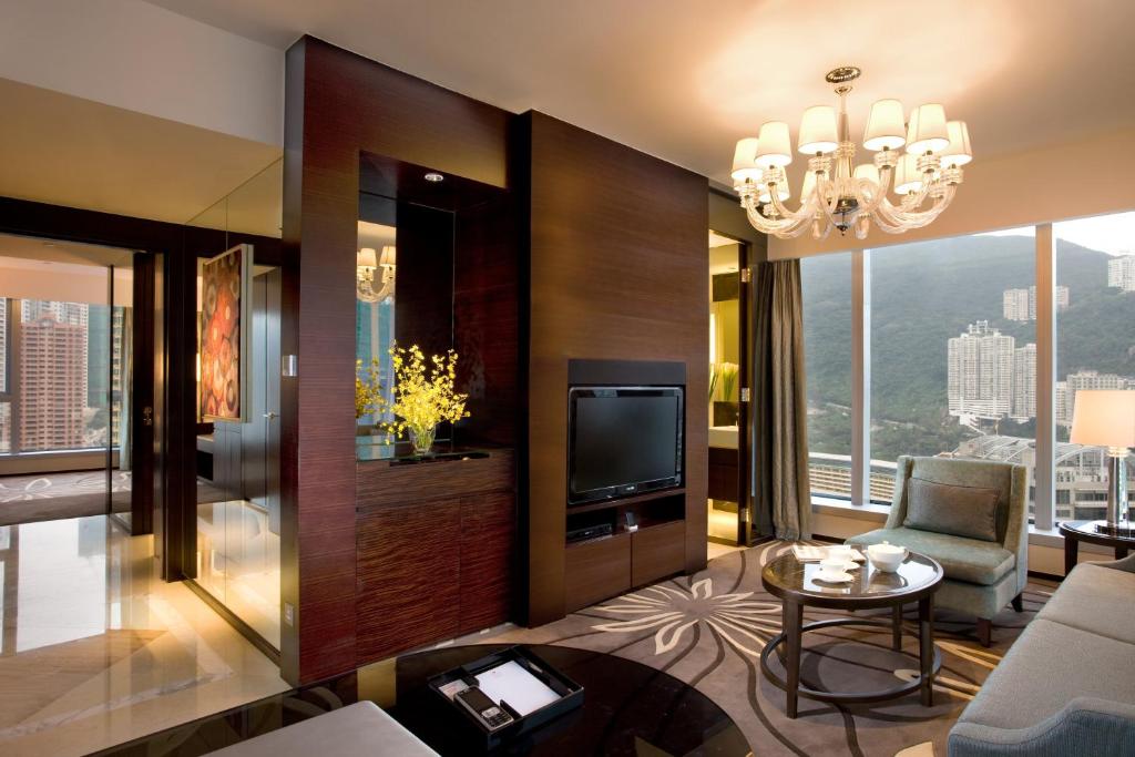 TV a/nebo společenská místnost v ubytování Crowne Plaza Hong Kong Causeway Bay by IHG