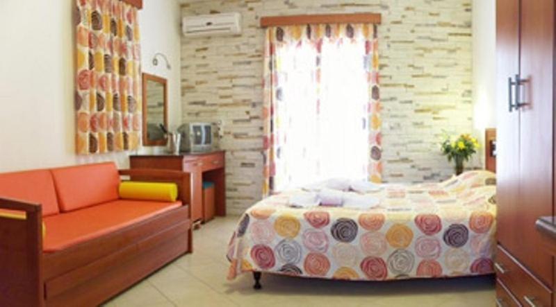 Studio (2 Adults)