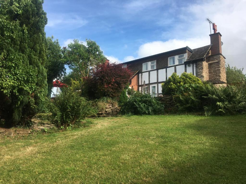 a house with a lawn in front of it at Causeway Cottage in Pencombe