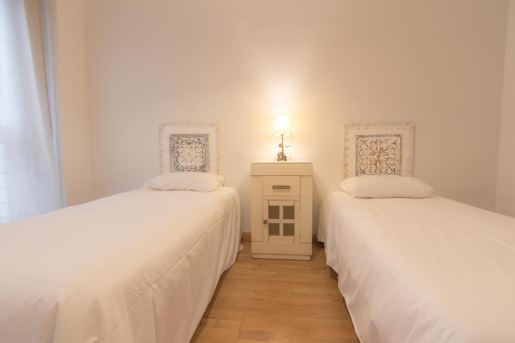 Posteľ alebo postele v izbe v ubytovaní Apartamentos Recogidas 10