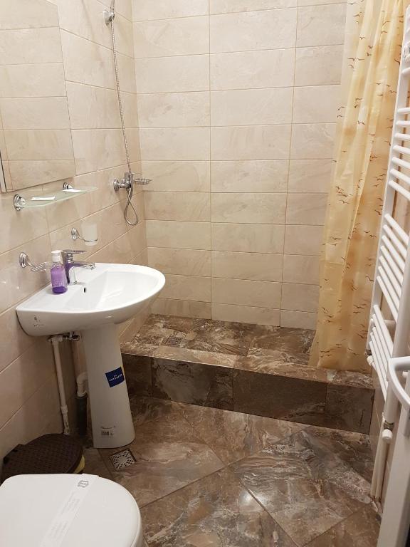Koupelna v ubytování Casa Stefan Galati