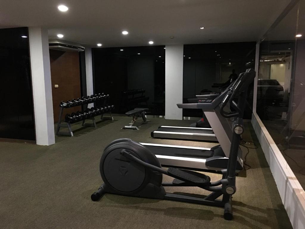 Fitness centrum a/nebo fitness zařízení v ubytování Mida de Sea Residence Hua Hin