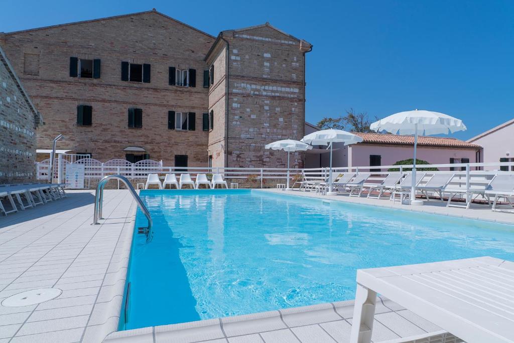 Basen w obiekcie Lido Azzurro lub w pobliżu