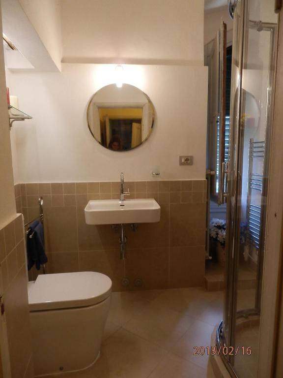 Kúpeľňa v ubytovaní Villa in Private Estate,shared Pool,parking,3km to Ponte Vecchio