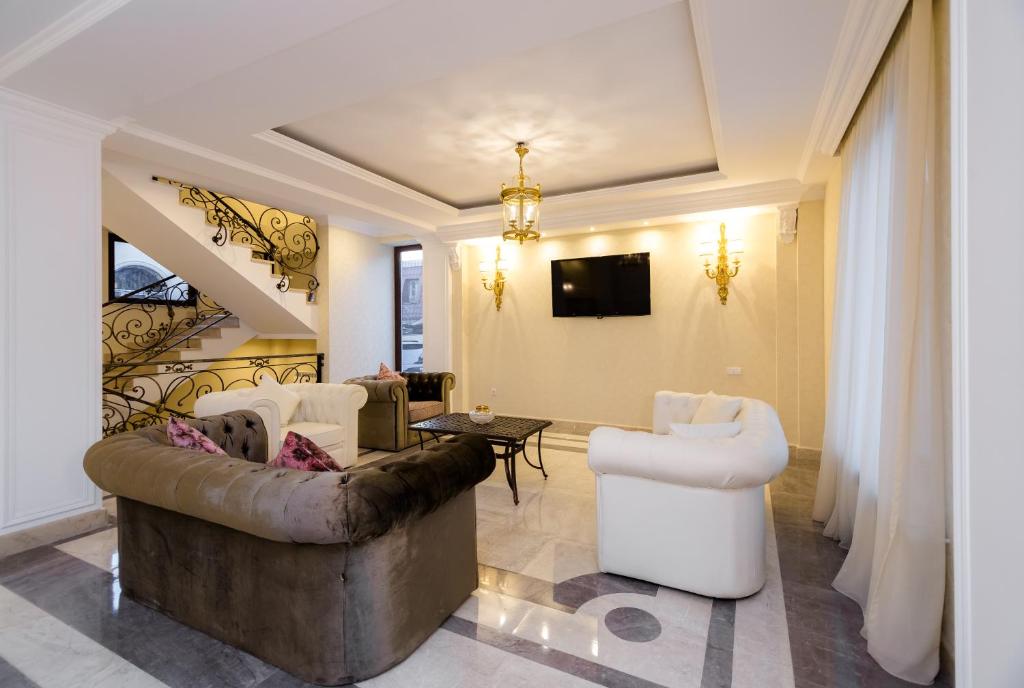 TV a/nebo společenská místnost v ubytování Orchid Boutique Hotel