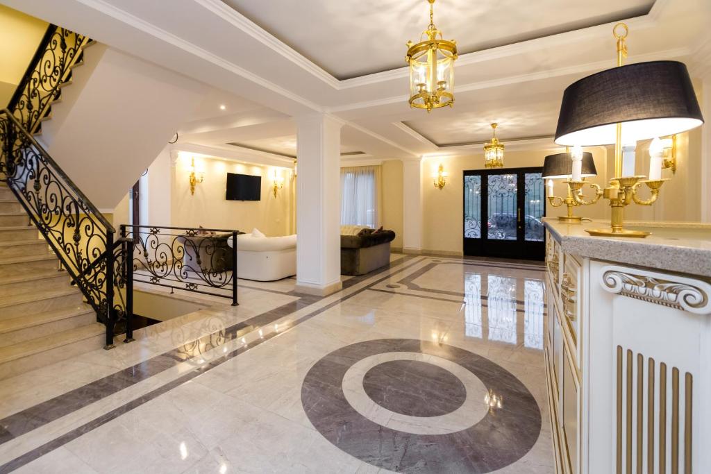 TV a/nebo společenská místnost v ubytování Orchid Boutique Hotel