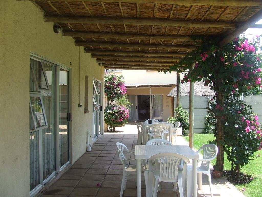 Giardino di Dove's Nest Guest House