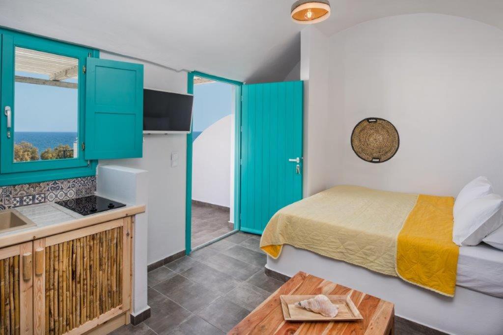 Postel nebo postele na pokoji v ubytování Nissia Beach Apartments & Suites