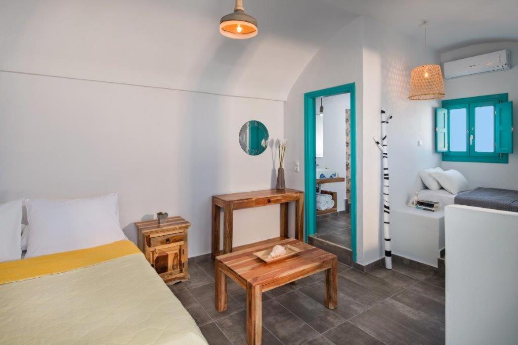 Postel nebo postele na pokoji v ubytování Nissia Beach Apartments & Suites