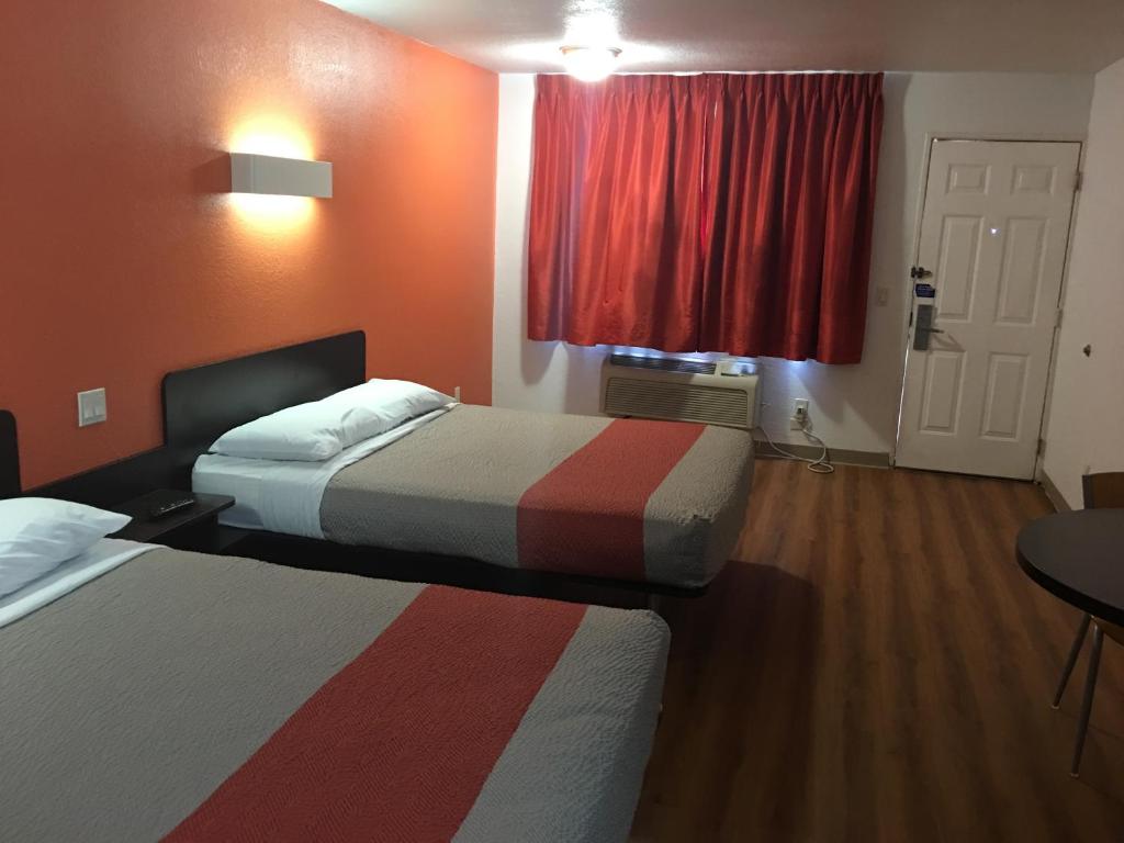 Postel nebo postele na pokoji v ubytování Motel 6-Apache Junction, AZ