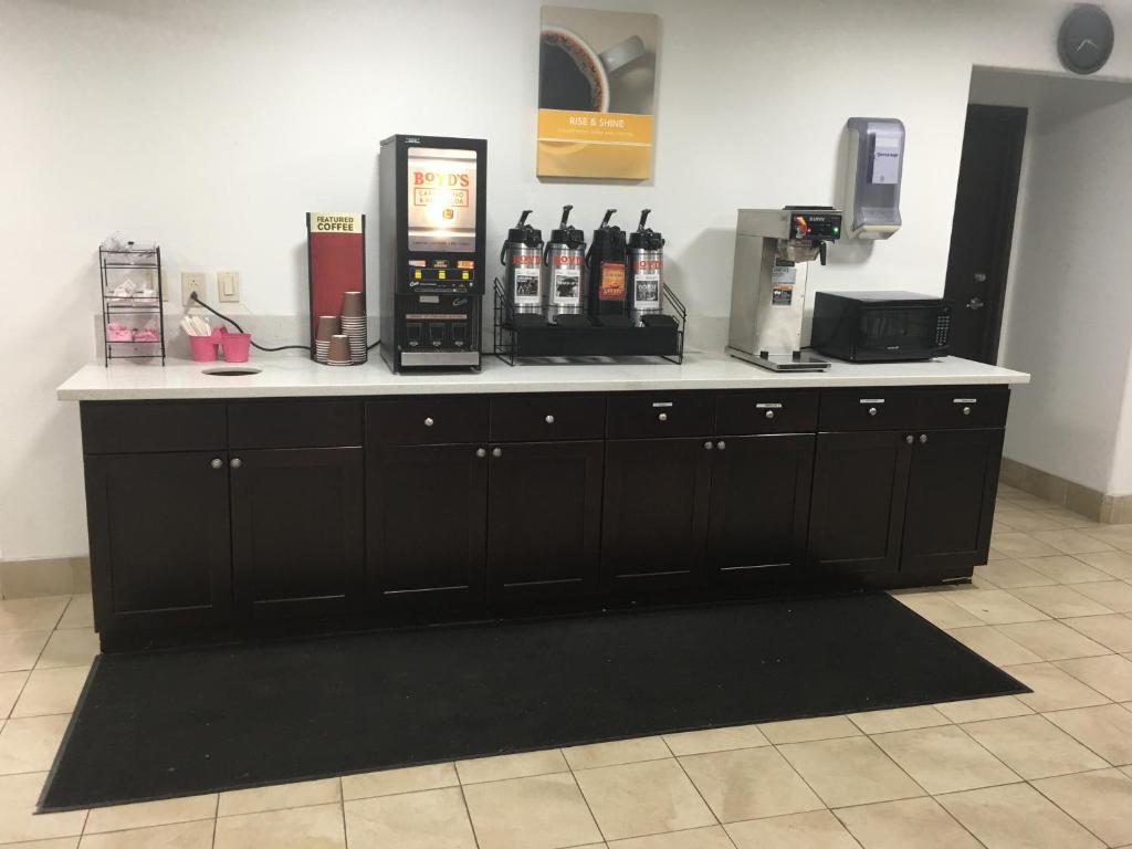 Příslušenství pro přípravu čaje a kávy v ubytování Motel 6-Apache Junction, AZ