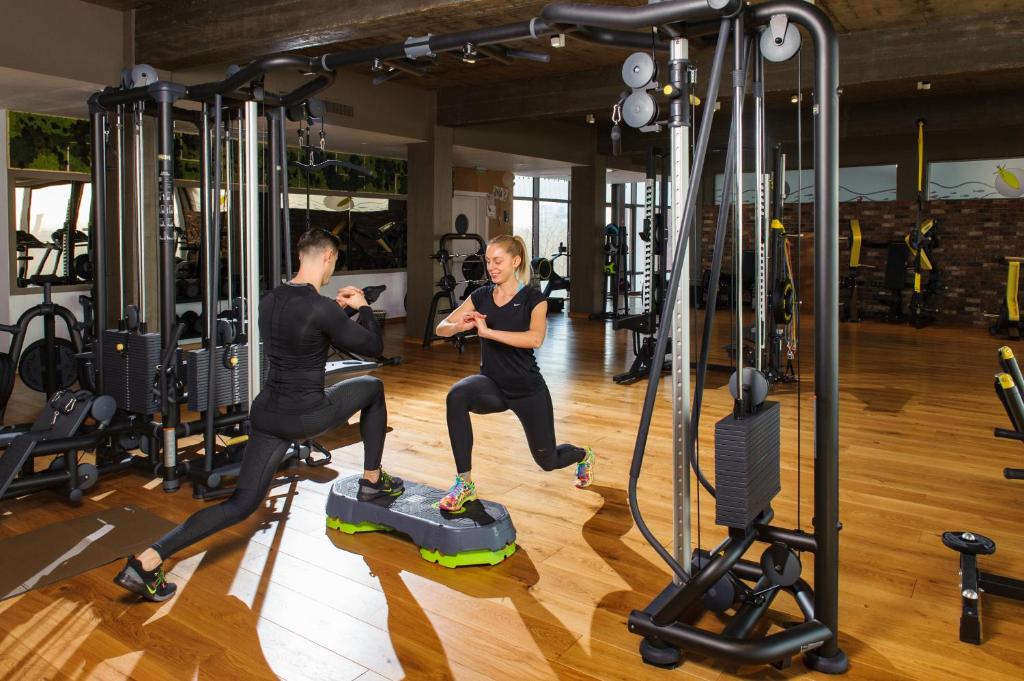 Fitness centrum a/nebo fitness zařízení v ubytování Hotel On Plonge Junior