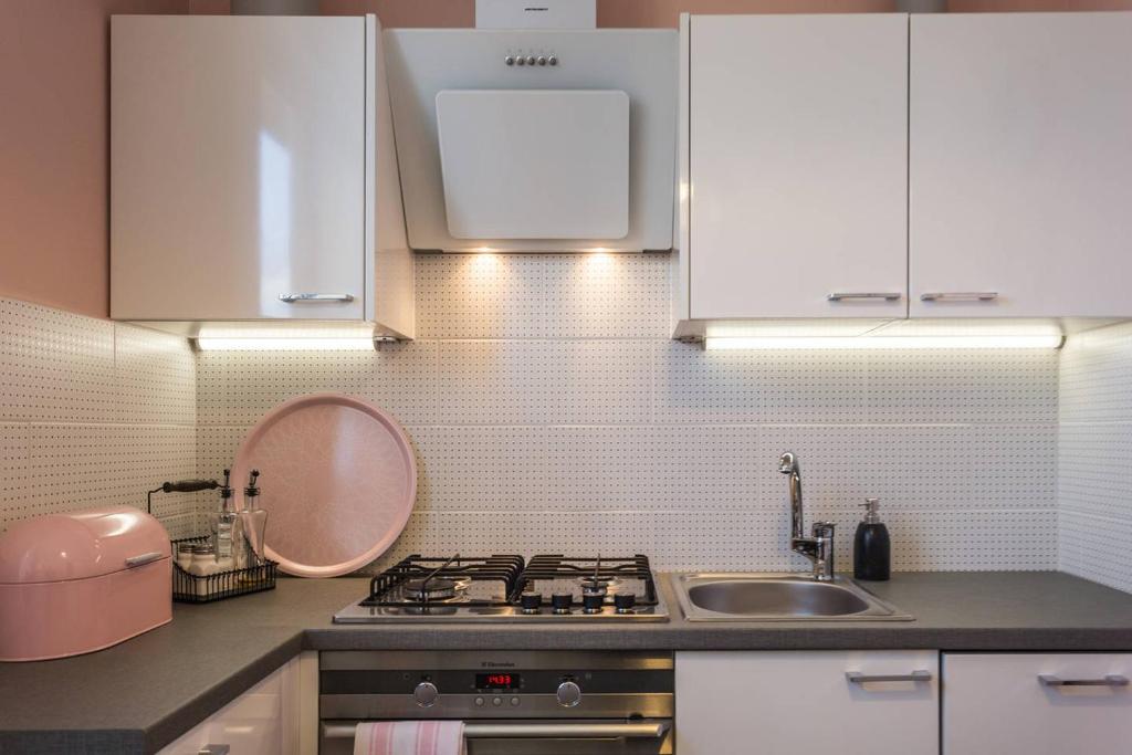 Kuchyňa alebo kuchynka v ubytovaní Apartament MODERN SCANDI Waszyngtona