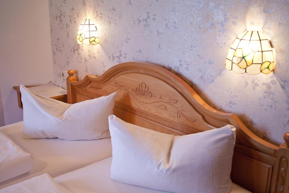 Postel nebo postele na pokoji v ubytování Gasthof - Hotel zur Post