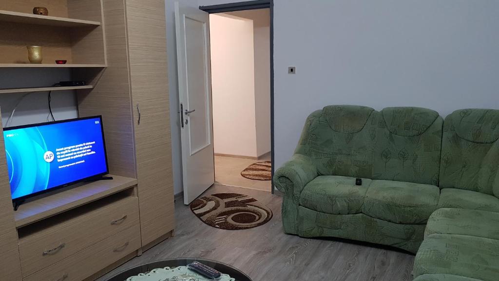 Uma TV ou centro de entretenimento em Apartament STRAJA Lupeni -regim self-catering