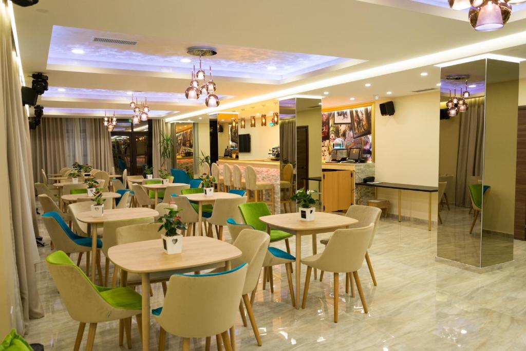 Restaurace v ubytování Monopoly Hotel