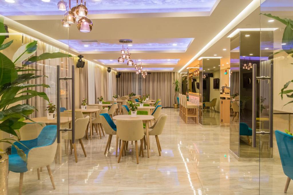 Restaurace v ubytování Monopoly Hotel