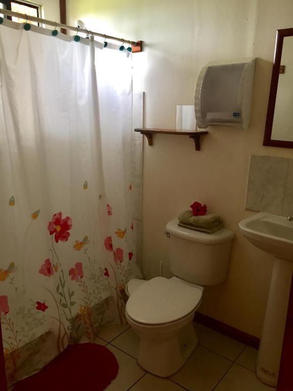 Vannituba majutusasutuses Cabanas Hinariru Nui