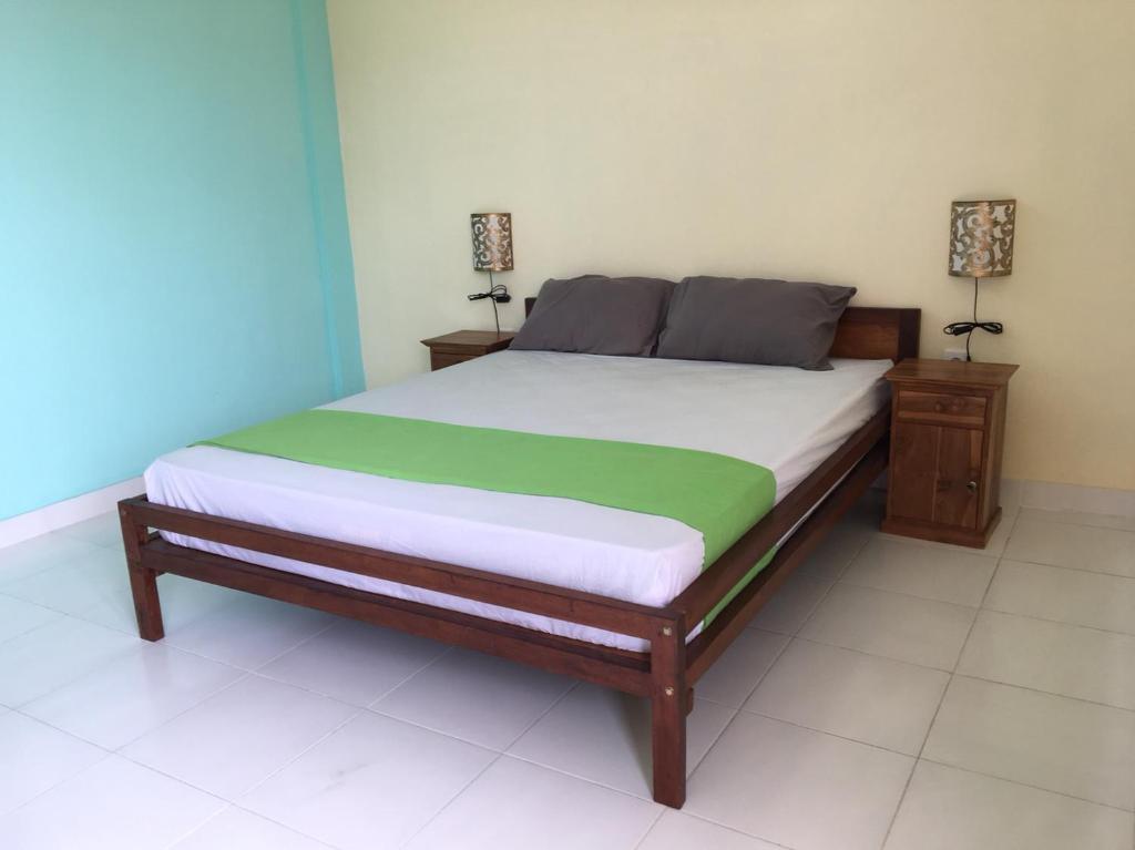 Postel nebo postele na pokoji v ubytování Repag Wayan Canggu Hostel