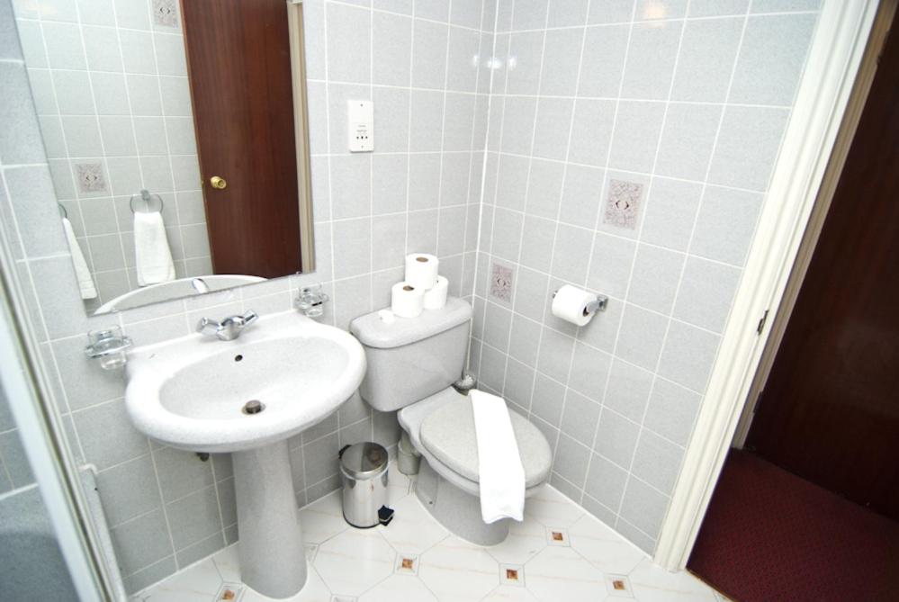 Koupelna v ubytování Alexandra Hotel