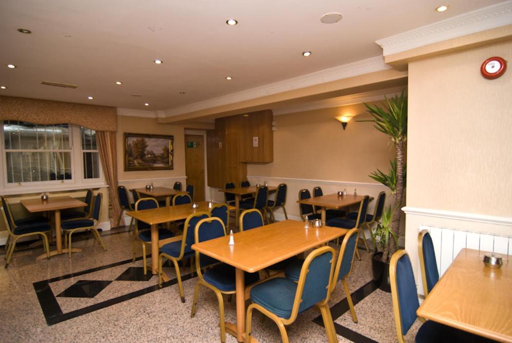 Posezení v ubytování Alexandra Hotel
