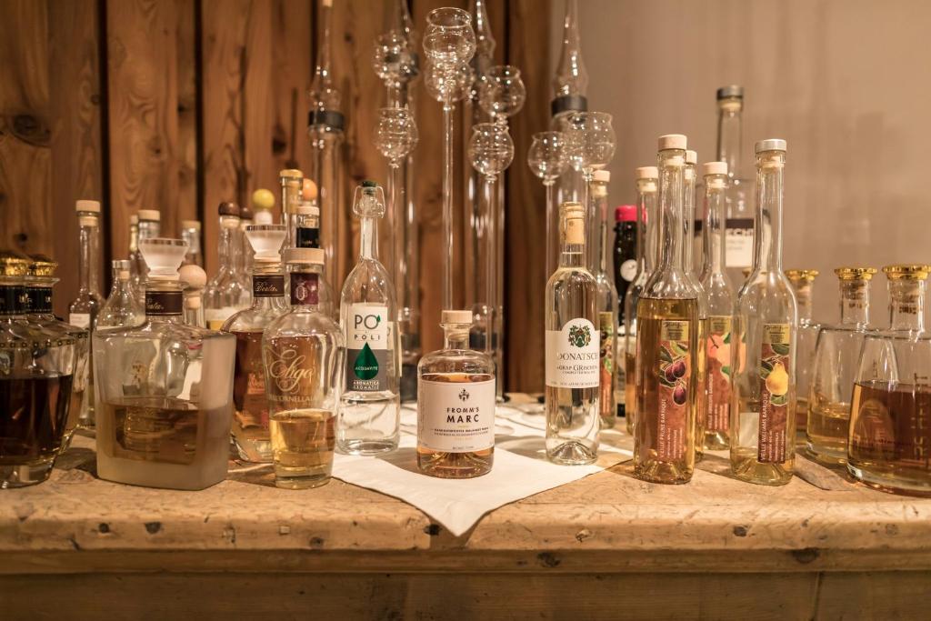 Nápoje v ubytování Relais & Châteaux IN LAIN Hotel Cadonau