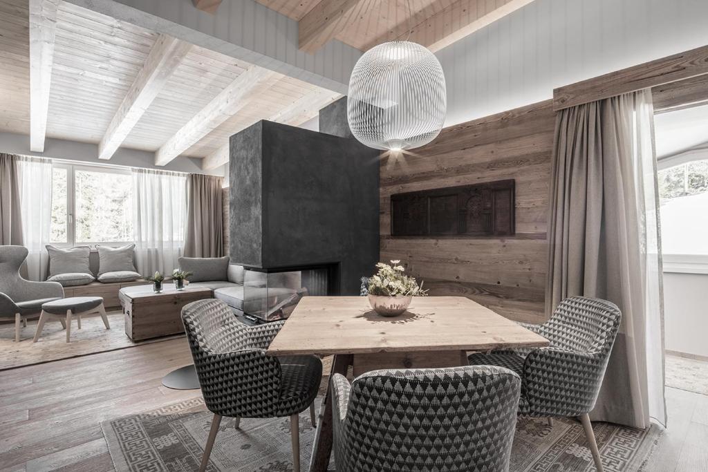 Posezení v ubytování Hotel Ciasa Salares