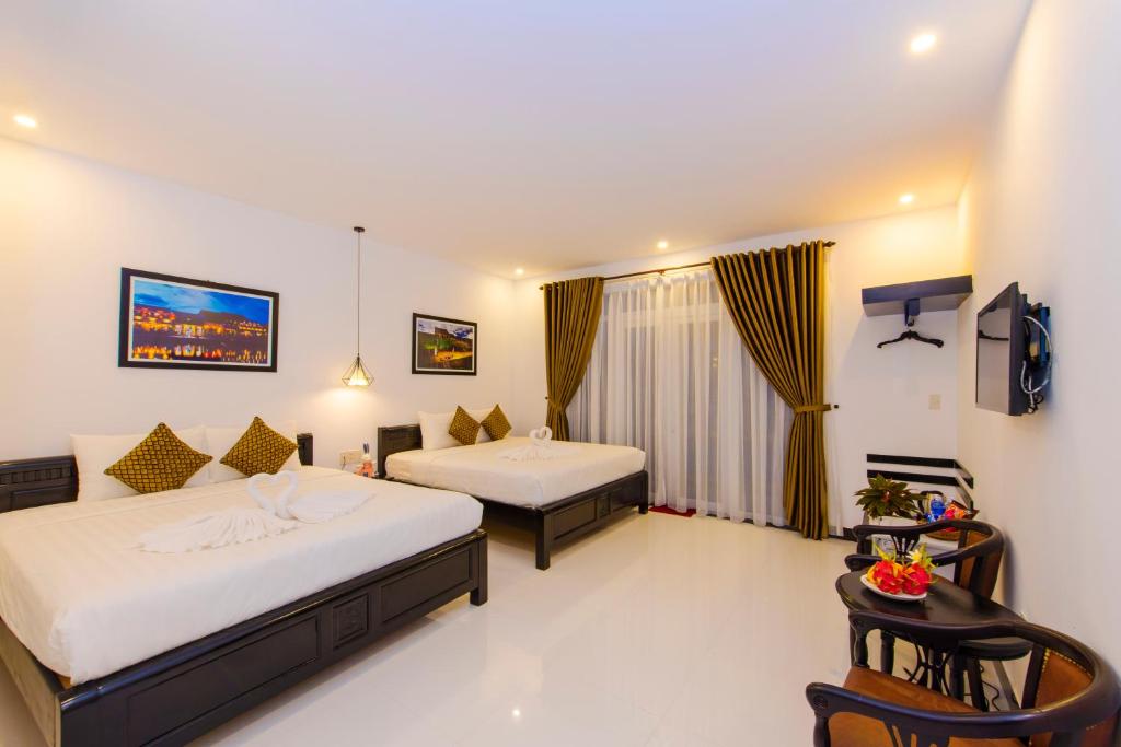 Postel nebo postele na pokoji v ubytování Hoi An Sunny Pool Villa