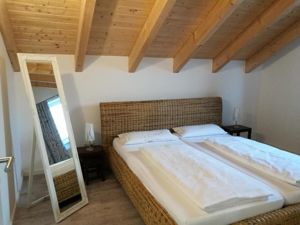 Postelja oz. postelje v sobi nastanitve Ferienwohnung in Marburg/Wehrda