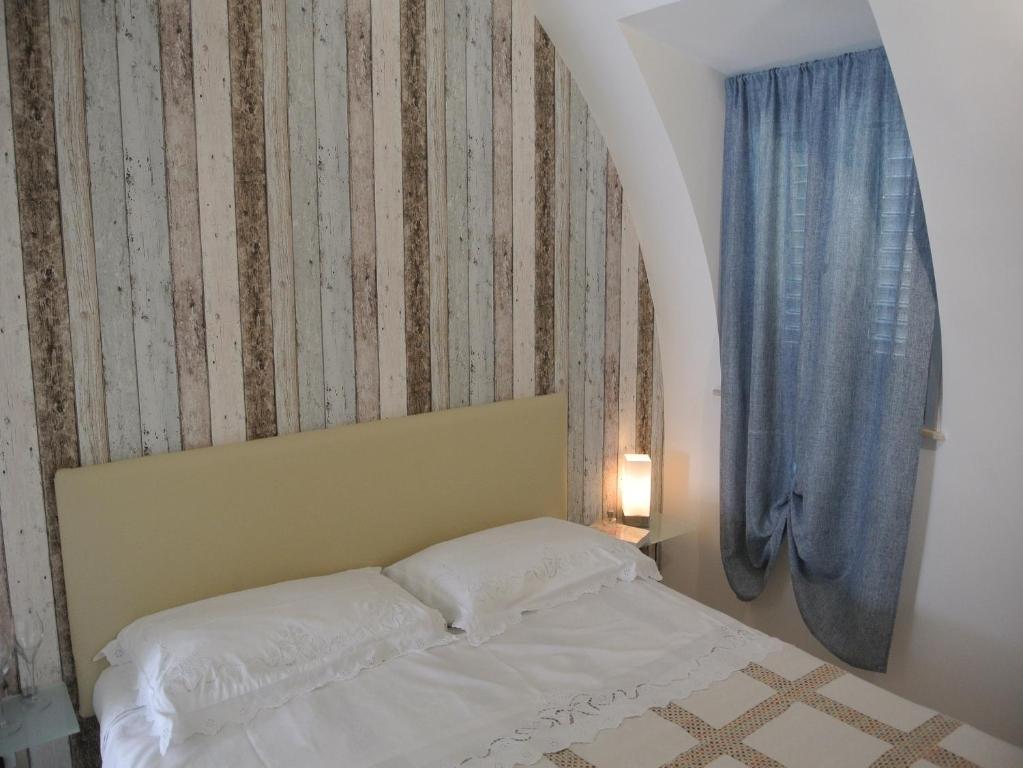 a bedroom with a bed and a window at 3Sirene in Sciacca